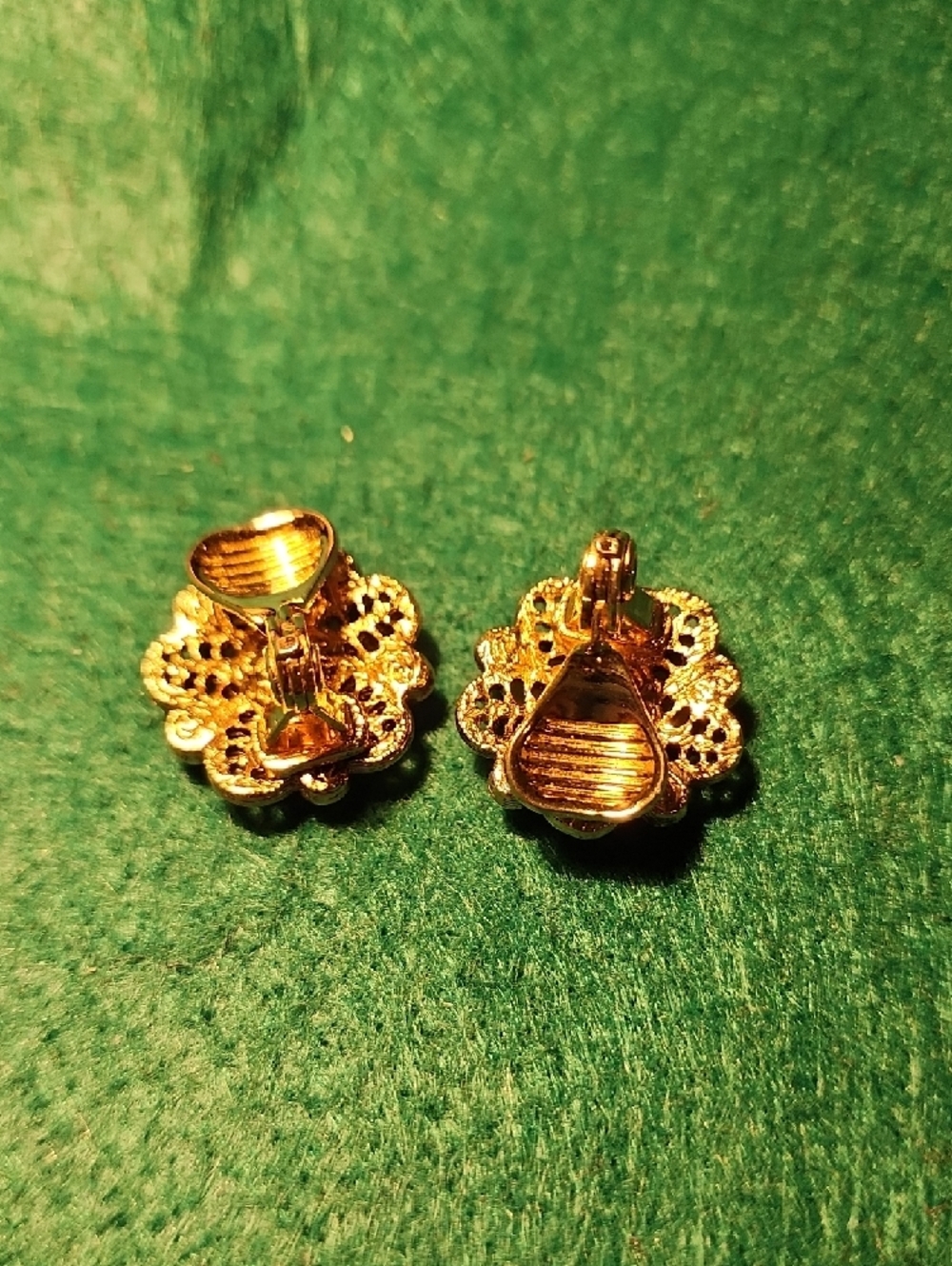 Vintage Gold-Tone Pink Flower Clip-On Earrings with Pink Center Stones - Picture 3 of 3